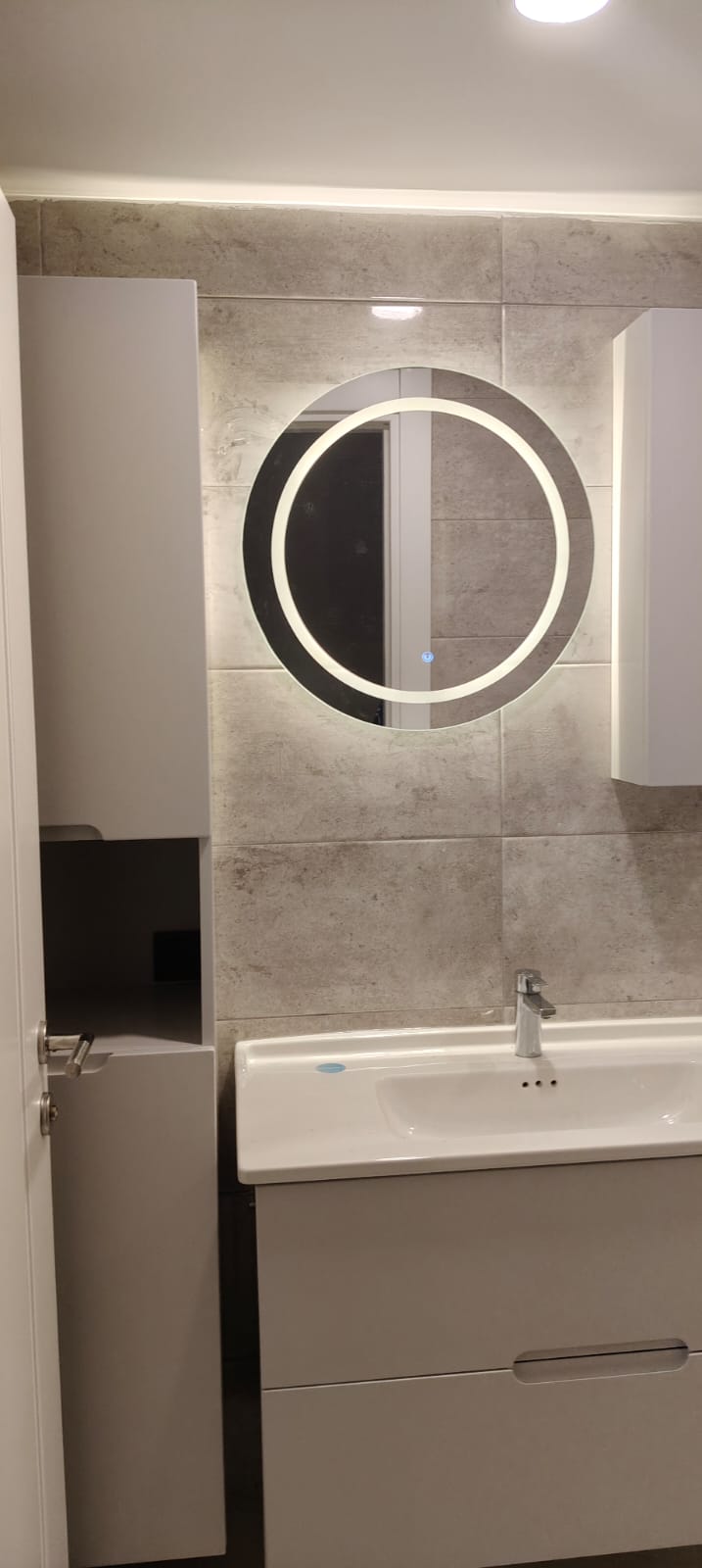 LED ayna ve lavabo